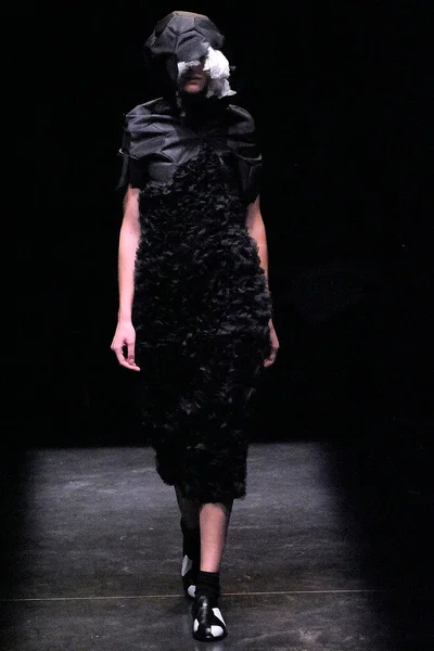 Look 16
